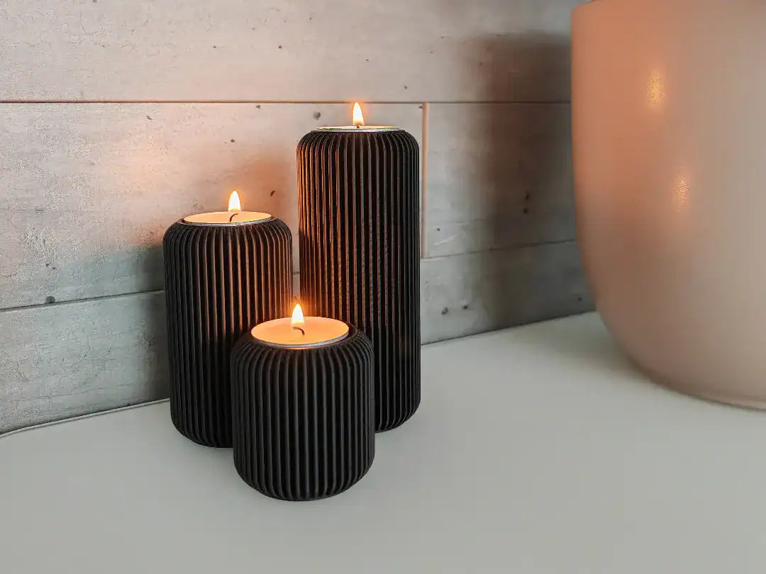 Waxinelichthouderset Ribbel – set van 3 maten – PLA – zwart/wit/grijs/rood – modern geribbeld design & sfeervol lichtspel