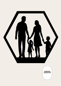 Wanddecoratie Familie – 2 Ouders & 2 Kinderen – Silhouet in Hexagon Frame – PLA – Zwart | Antraciet | Grijs | Wit – 175×151 mm