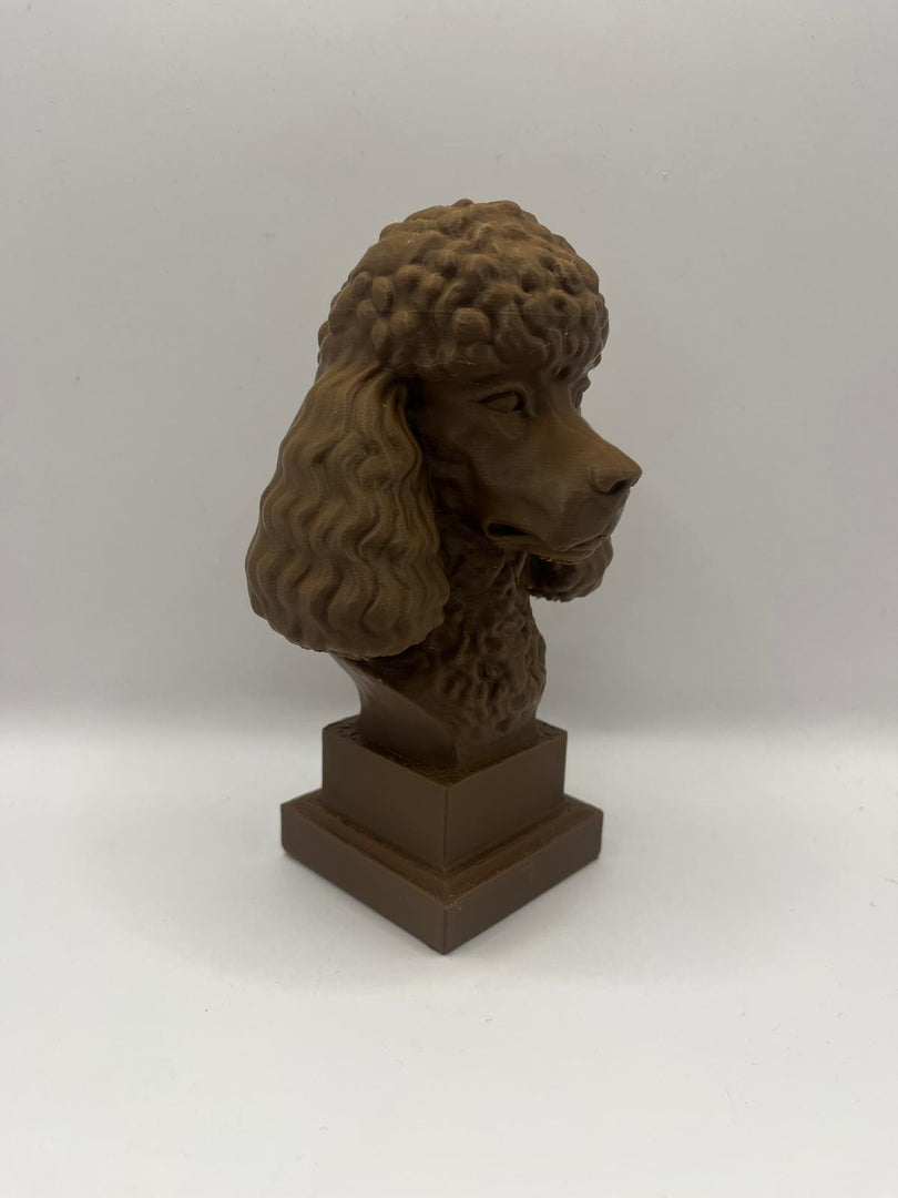 Poedel Hondenbeeld op Sokkel – 3D Geprint – 15 cm – Wit / Zwart / Bruin