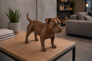 Bruin American Staffordshire Terrier hondenbeeld als woondecoratie