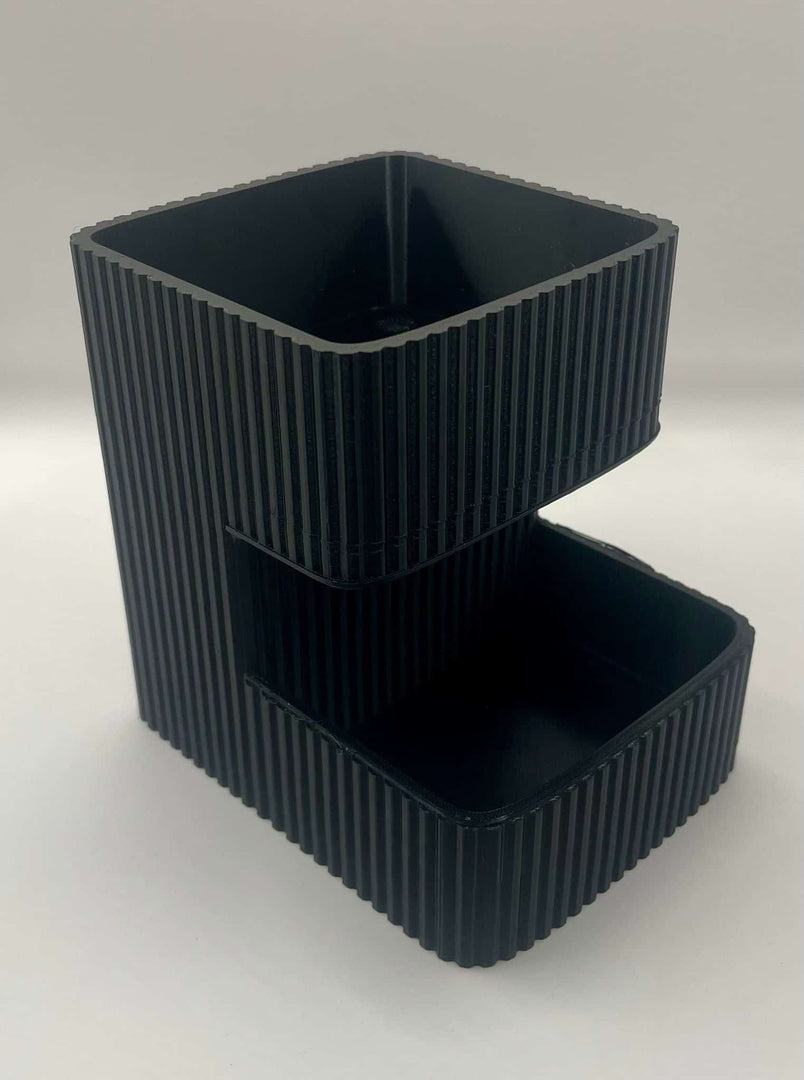 Organizer Ribbelrijk – zwarte ribbelstructuur opberger – stijlvol bureau- & interieuraccessoire – 118×150×147 mm