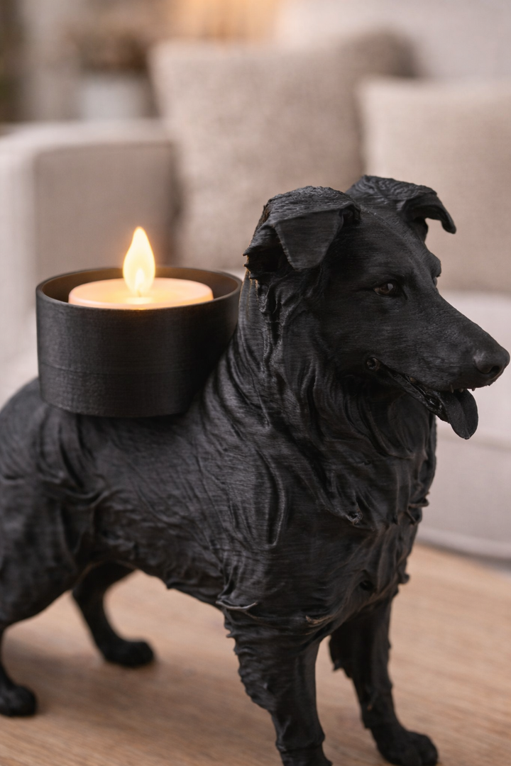 Detail van Border Collie waxinelichthouder met zichtbare 3D print structuur en LED kaars
