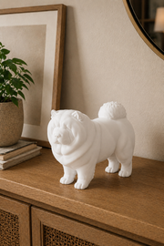 Wit Chow Chow hondenbeeld voor modern interieur