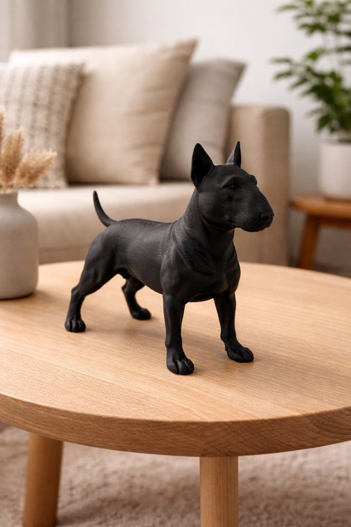 Hunoba Creative zwart Bull Terrier beeldje op houten salontafel in modern interieur