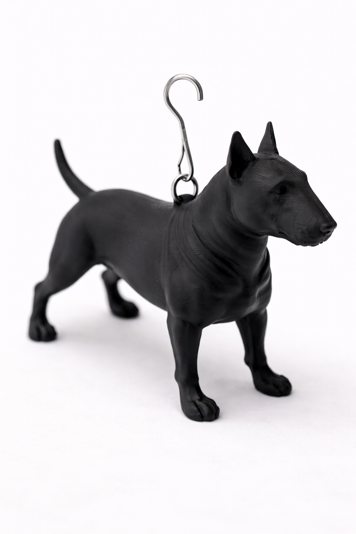 Hunoba Creative detailfoto van zwarte Bull Terrier kersthanger met zichtbaar metalen haakje en fijne printdetails