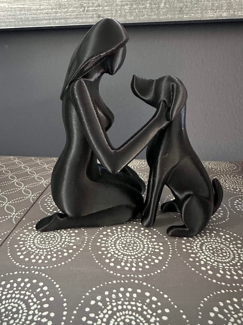 Vrouw met Hond Beeld – Honden Decoratie – PLA – Zwart/Wit/Bruin – 150 mm Hoog – Minimalistisch & Betekenisvol