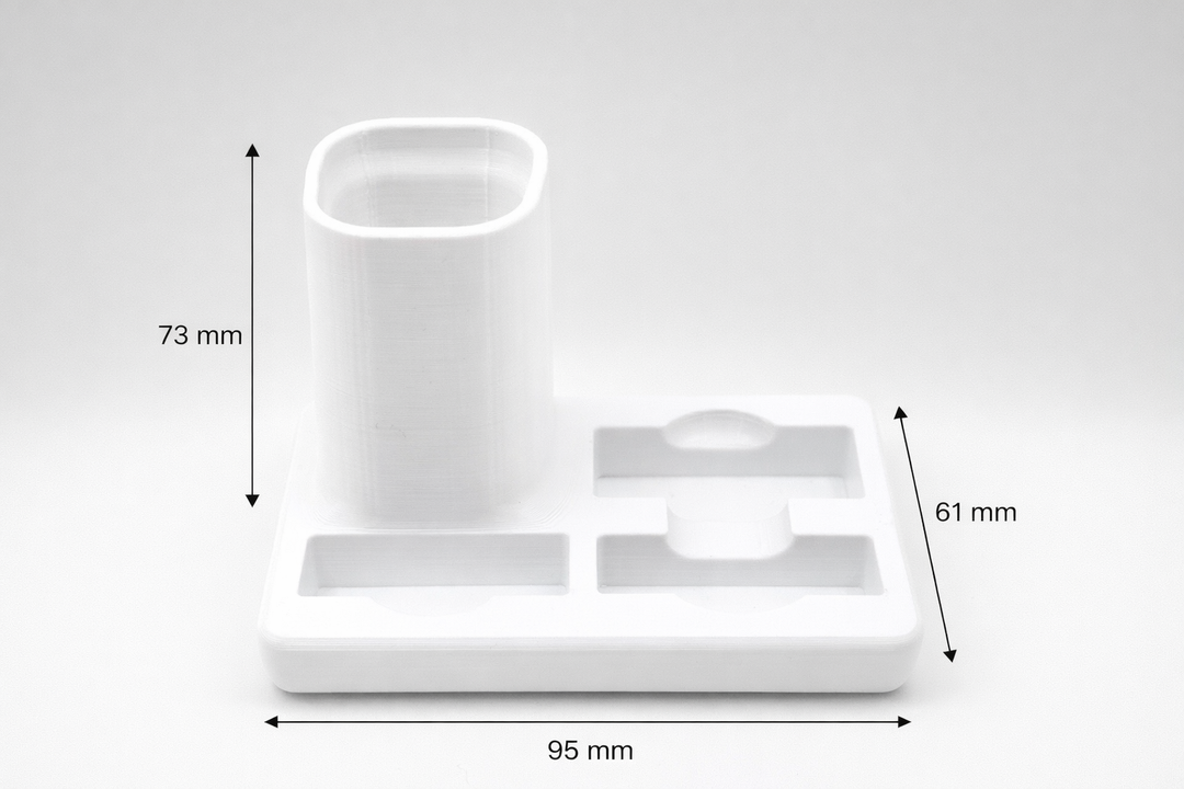 Afmetingen van witte OneBlade houder met 95 mm breedte, 61 mm diepte en 73 mm hoogte