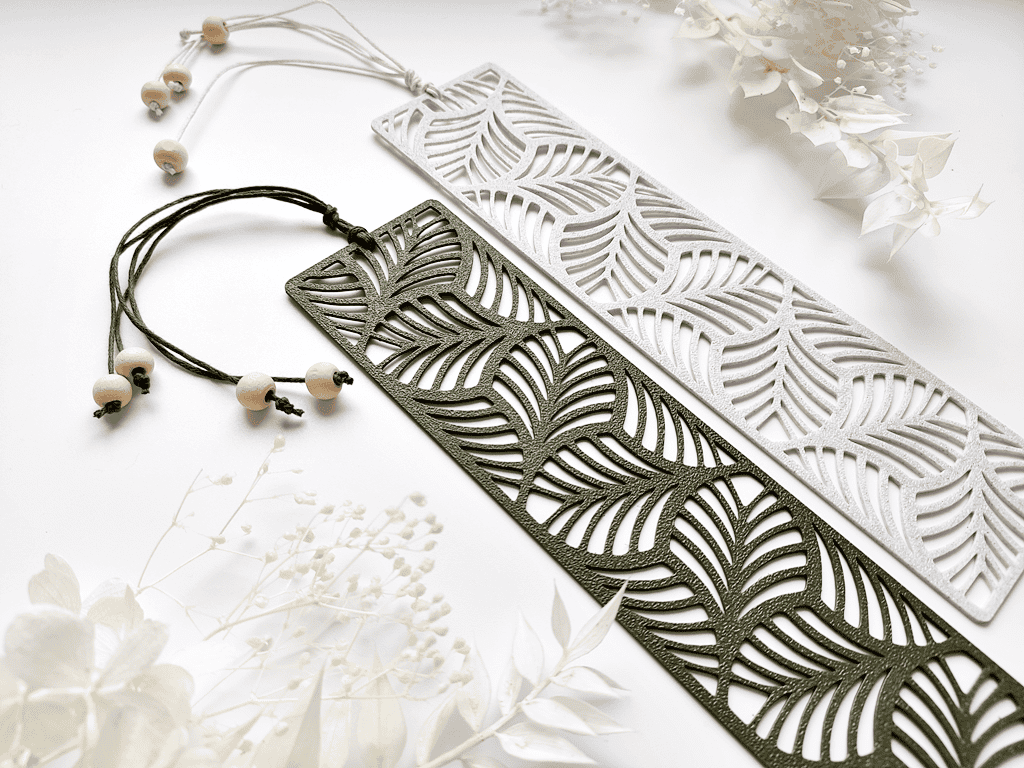 Boekenlegger Blad – natuurlijk silhouet in zwart, wit, roze en groen | Stijlvol & licht ontwerp