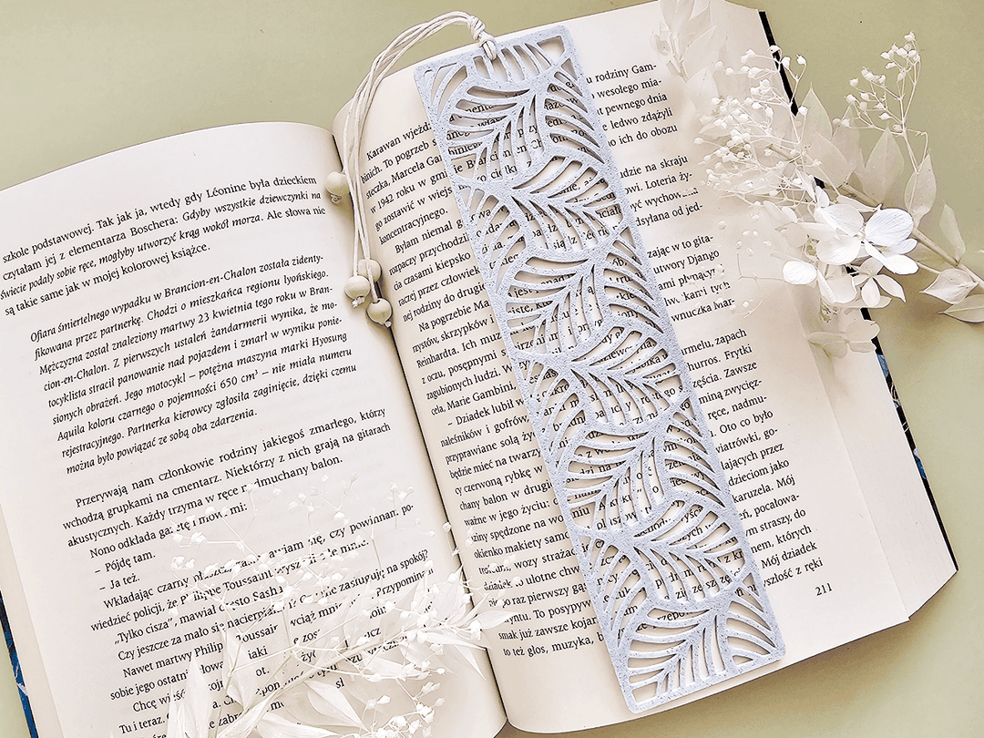 Boekenlegger Blad – natuurlijk silhouet in zwart, wit, roze en groen | Stijlvol & licht ontwerp