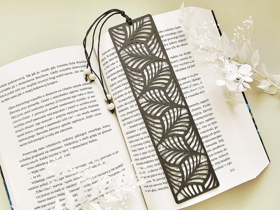 Boekenlegger Blad – natuurlijk silhouet in zwart, wit, roze en groen | Stijlvol & licht ontwerp