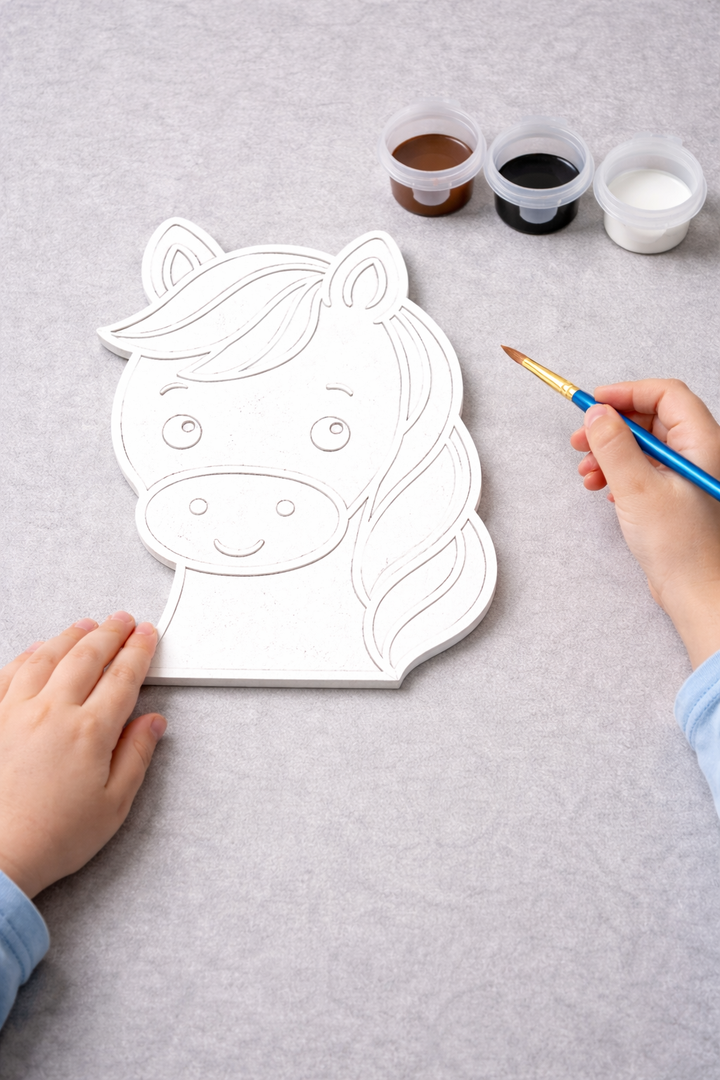 Kind schildert verfbare paard figuur 3D-geprint DIY knutselobject van Hunoba Creative