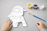 Kind schildert verfbare Rubble Paw Patrol 3D-geprint DIY knutselobject van Hunoba Creative
