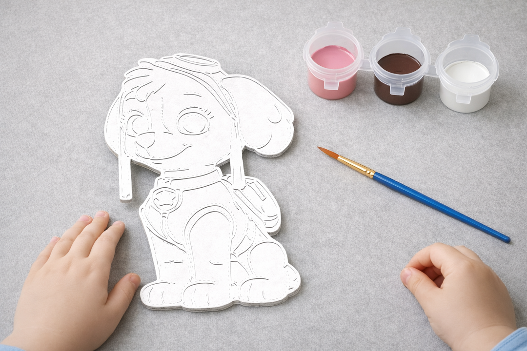 Kind schildert verfbare Skye Paw Patrol 3D-geprint DIY knutselobject met verf van Hunoba Creative
