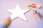 Kind schildert verfbare ster figuur 3D-geprint DIY knutselobject van Hunoba Creative