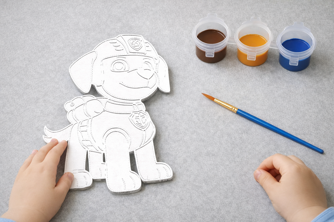 Kind schildert verfbare Zuma Paw Patrol 3D-geprint DIY knutselobject met verf van Hunoba Creative