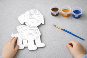 Kind schildert verfbare Zuma Paw Patrol 3D-geprint DIY knutselobject met verf van Hunoba Creative