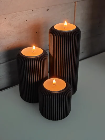 Waxinelichthouders met subtiele geribbelde structuur in drie maten, beschikbaar als individuele items en set.