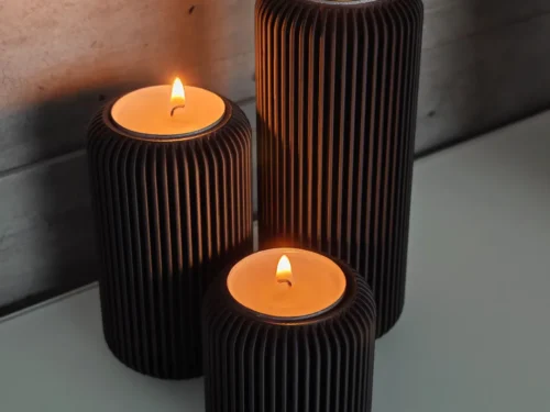 Waxinelichthouders met subtiele geribbelde structuur in drie maten, beschikbaar als individuele items en set.