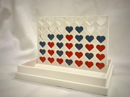 Liefdevolle 4 op een rij-variant met hartjes, handgemaakt door HunoBa Creative – ideaal voor stellen of als cadeau.