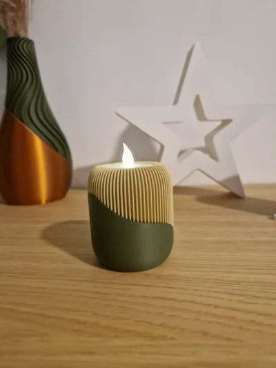 Waxinelichthouder Reflextielicht met uniek ontwerp dat kaarslicht reflecteert en een speels lichtspel creëert.