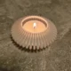 Elegante waxinelichthouder SfeerGoed die warm licht verspreidt en sfeer brengt in huis.