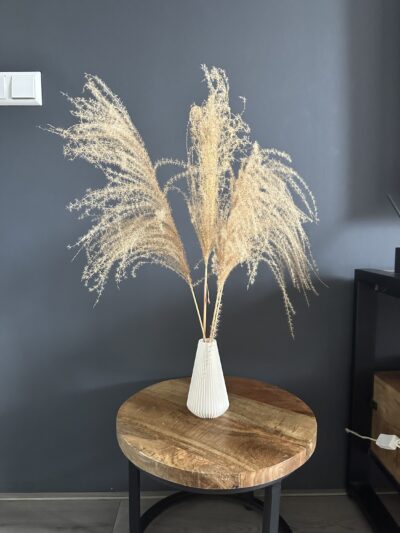 Detail van ribbelstructuur op witte Siervaas hoge Ribbel