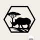 Wanddecoratie neushoorn in silhouet met boom in zeshoekig frame