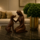 Liefdevolle band – vrouw met hond beeld